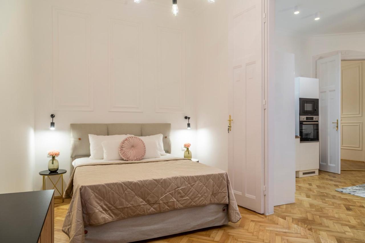 Glamorous Modern Apartment In The Hearth Of Budapest Ngoại thất bức ảnh
